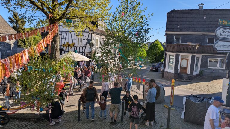 Tanz in den Mai 2026: Dhünn feiert!